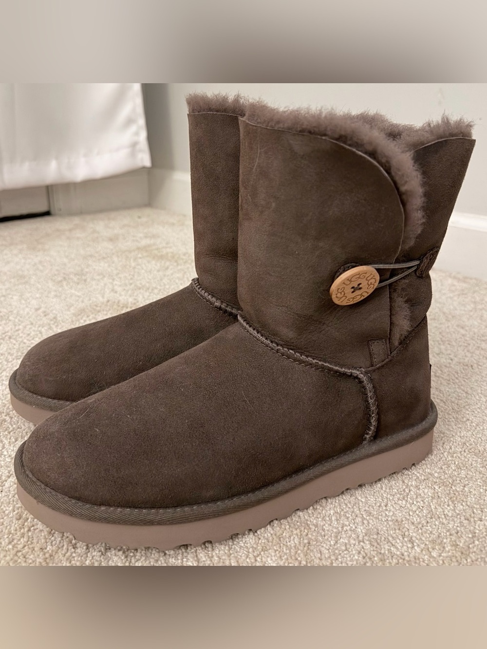 UGG Bailey Button II Boots Espresso Size 9